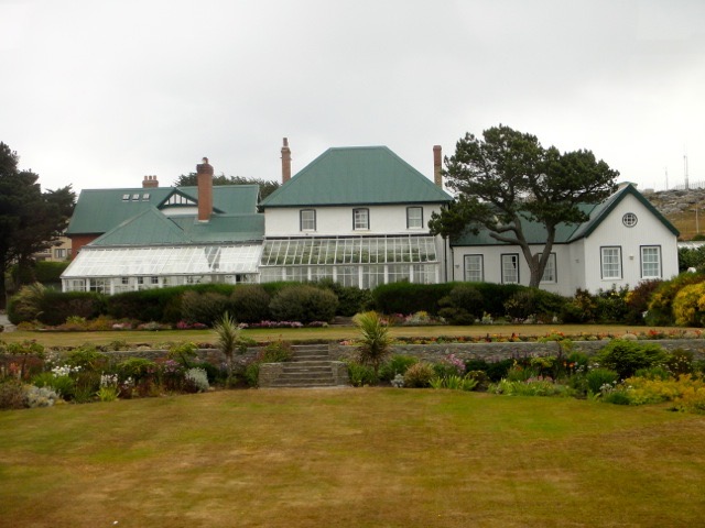 Bus tour of island - Government House